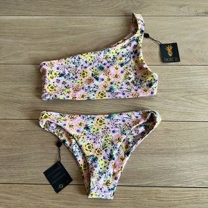 Skatie bikini! Florence pattern. Ellis top and Dylan bottom.